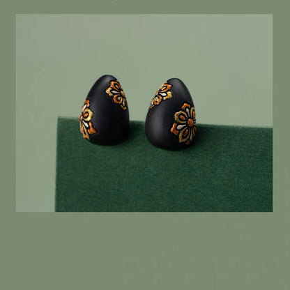Pendientes de botón de palo negro africano pintados a mano Odilia