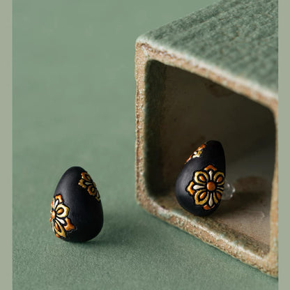 Pendientes de botón de palo negro africano pintados a mano Odilia