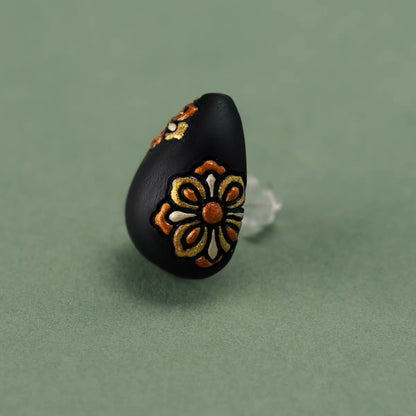 Pendientes de botón de palo negro africano pintados a mano Odilia