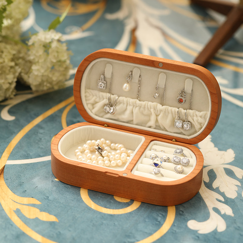 Bella Mini-Schmuckbox aus massivem Holz