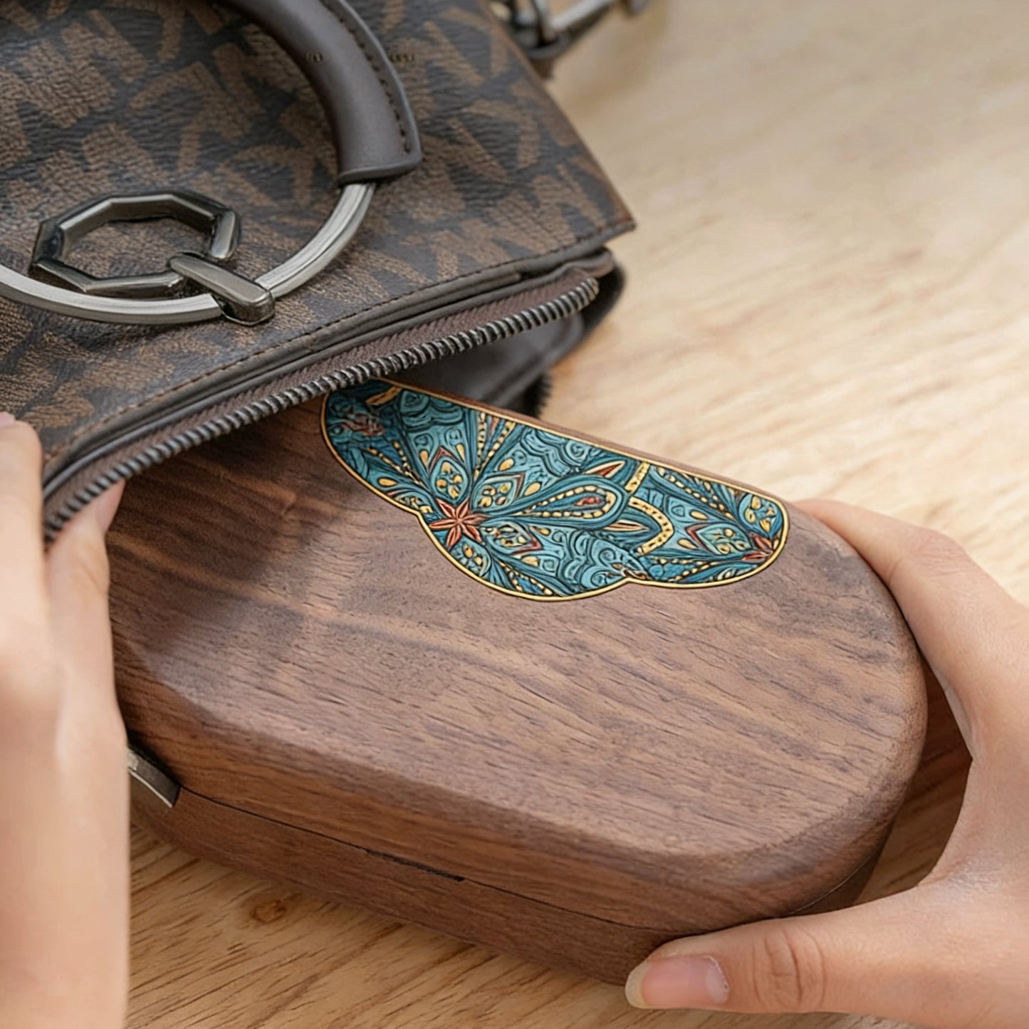 Boîte à bijoux ovale en bois massif Olive
