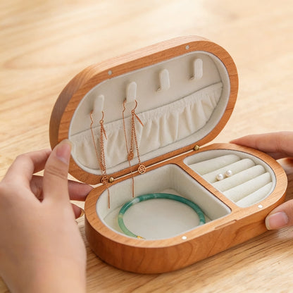 Boîte à bijoux ovale en bois massif Olive