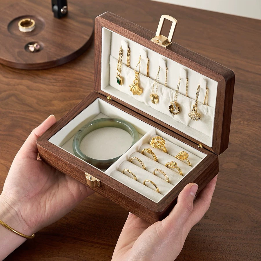 Flora Schmuckbox aus Walnussholz mit zwei Ebenen