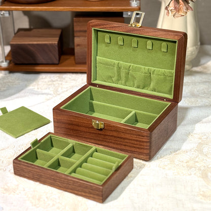 Flora Schmuckbox aus Walnussholz mit zwei Ebenen