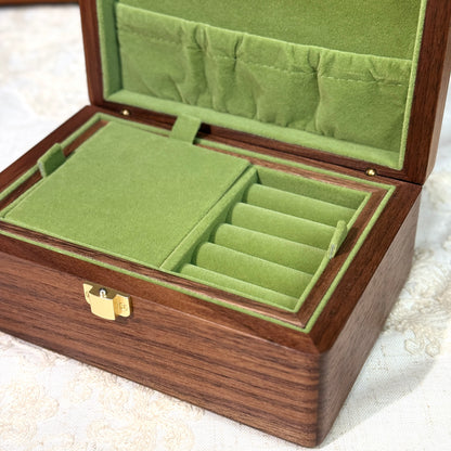 Flora Schmuckbox aus Walnussholz mit zwei Ebenen